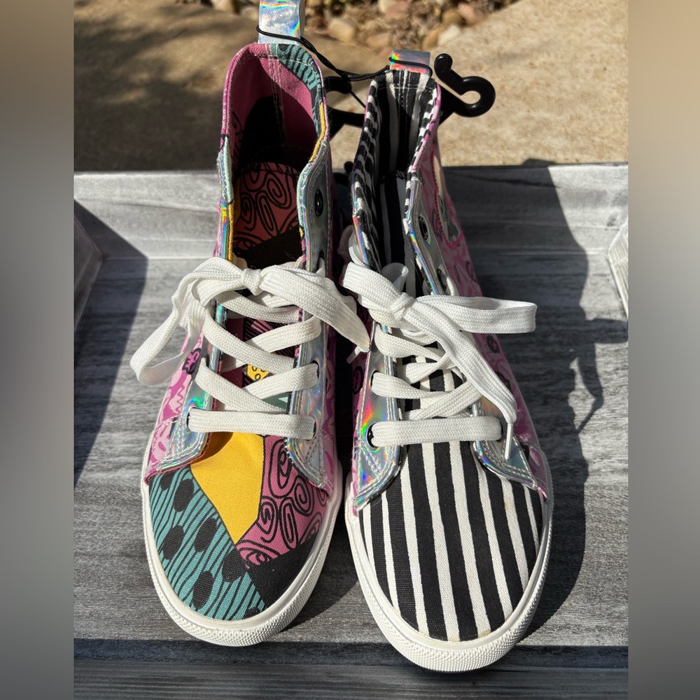 Disney Nightmare Before Christmas NWT Ground Up Girl’s High Top Sneakers Size 4 - Picture 3 of 10